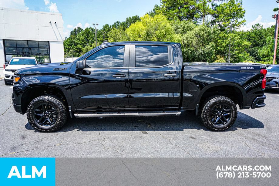Used 2024 Chevrolet Silverado 1500 Custom Trail Boss w/ Dark Appearance Package AWD/4WD image 6