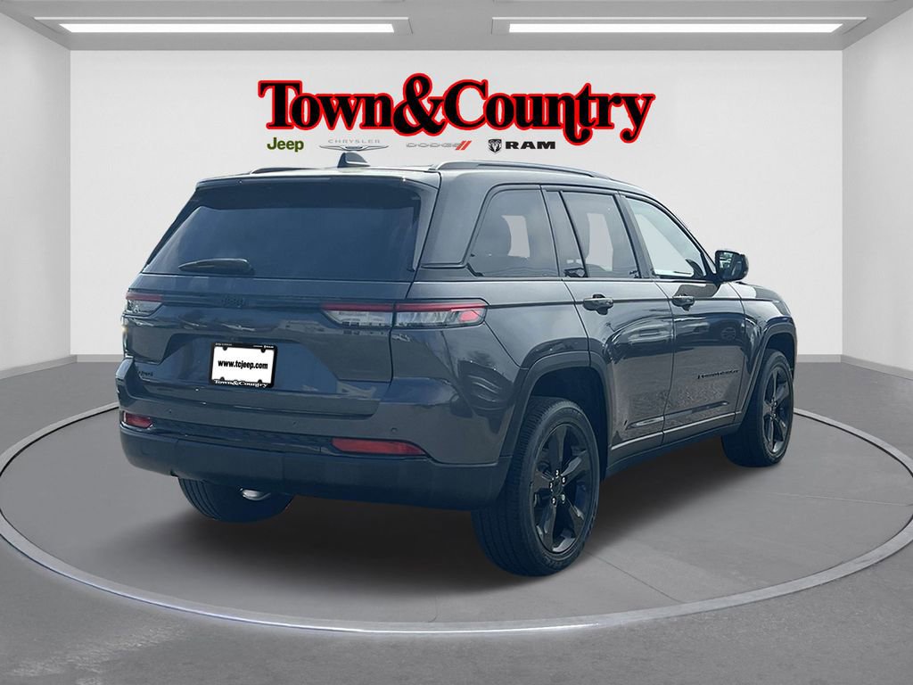 Used 2023 Jeep Grand Cherokee Altitude image 6