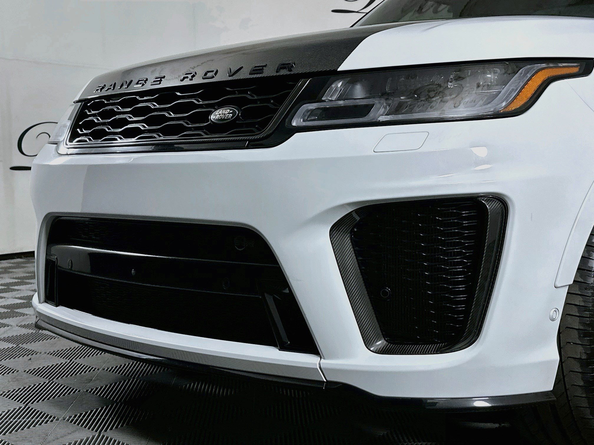 Used 2022 Land Rover Range Rover Sport SVR Carbon Edition AWD/4WD image 34
