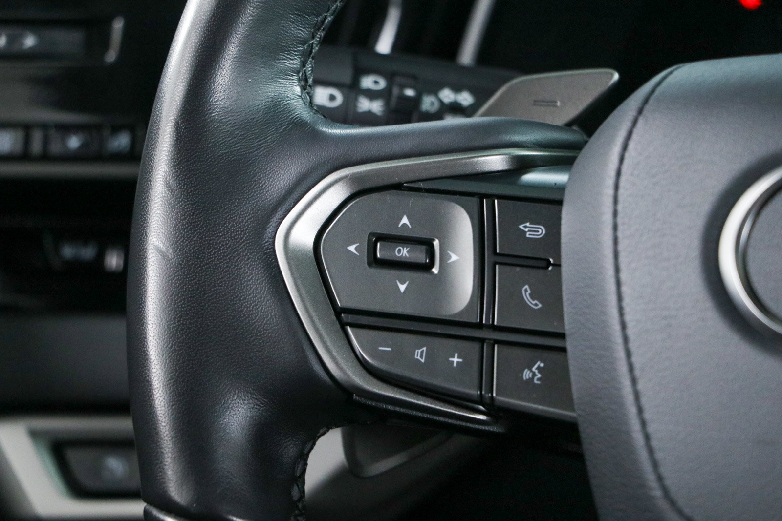 Used 2024 Lexus RX 350 Premium w/ Convenience Package FWD image 13
