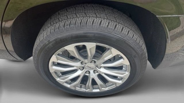 Used 2023 GMC Yukon Denali AWD/4WD image 3
