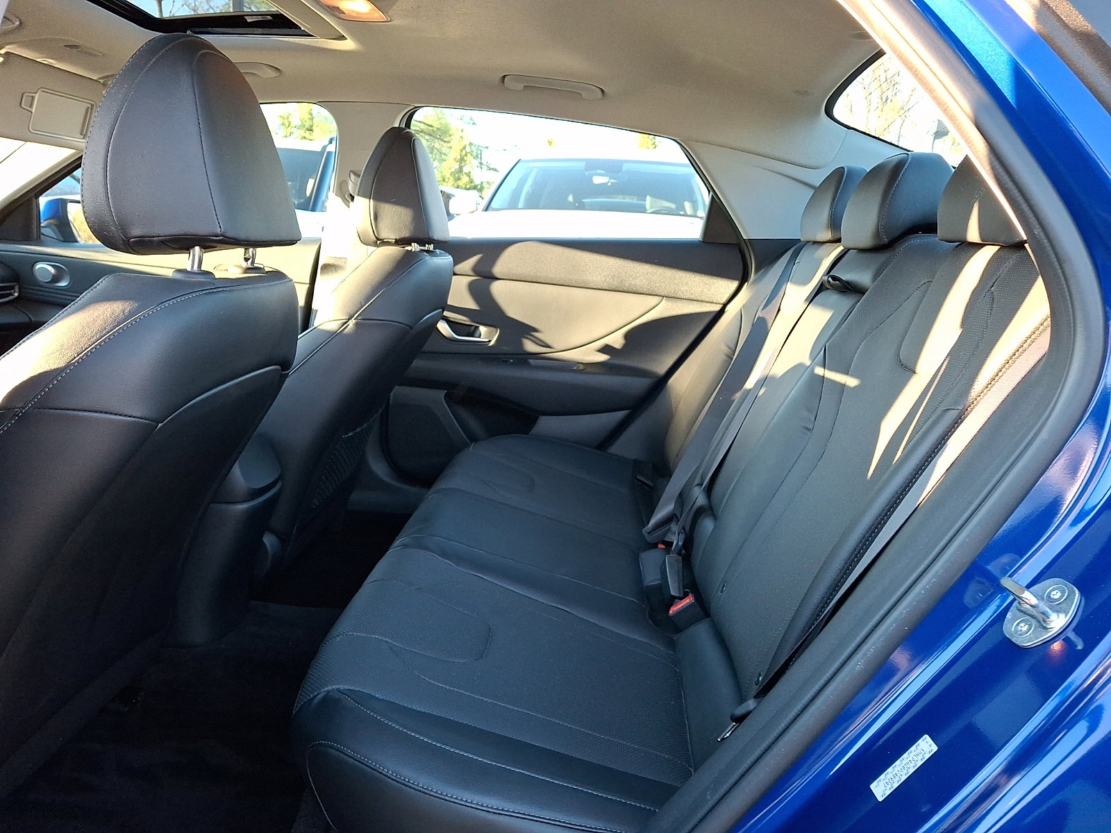 Certified 2023 Hyundai Elantra Limited w/ Preferred Accessory Package image 10