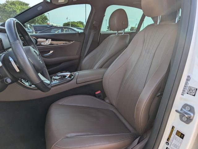 Used 2018 Mercedes-Benz E 300 4MATIC image 25