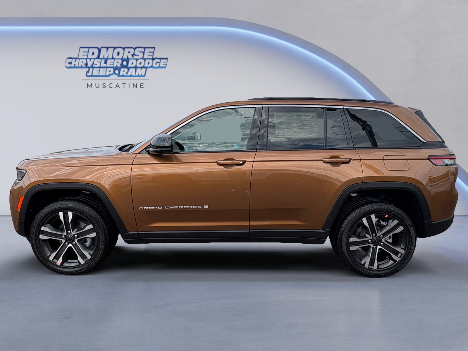 New 2027 Jeep Grand Cherokee Limited AWD/4WD image 2