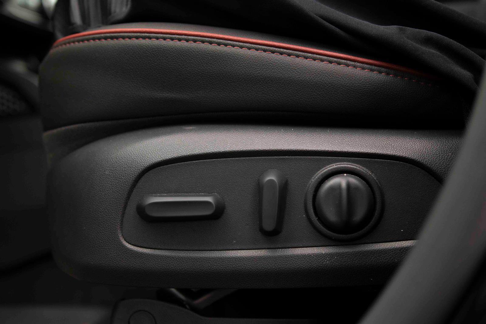 Used 2025 Chevrolet TrailBlazer RS w/ Convenience Package image 12