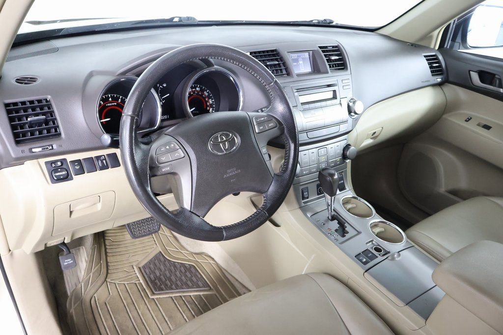 Used 2010 Toyota Highlander SE image 7