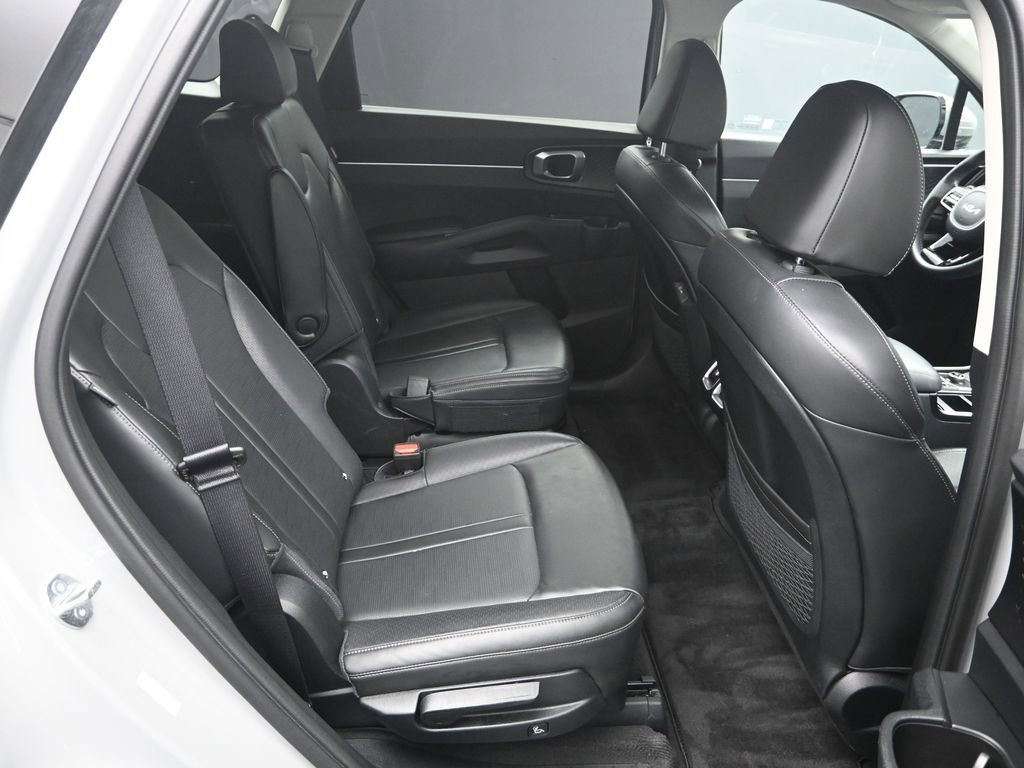 Certified 2024 Kia Sorento EX w/ Panoramic Sunroof Package image 39
