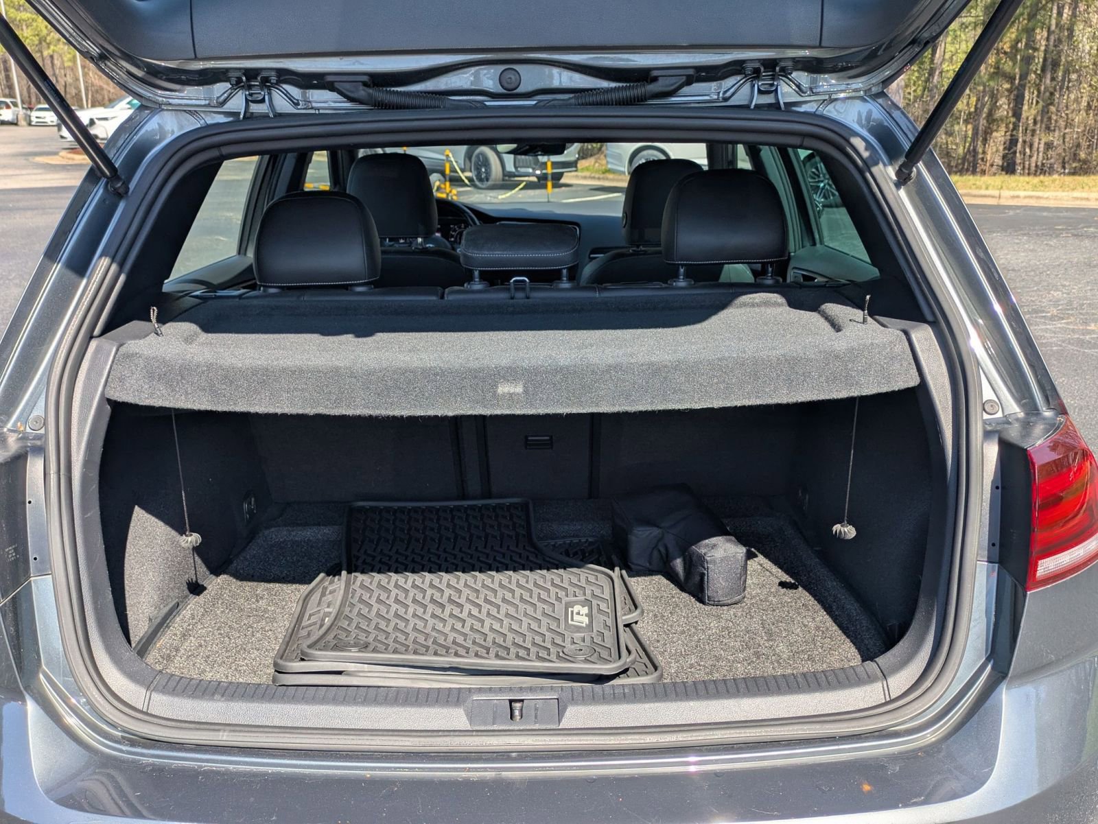 Used 2019 Volkswagen Golf R 4-Door image 24