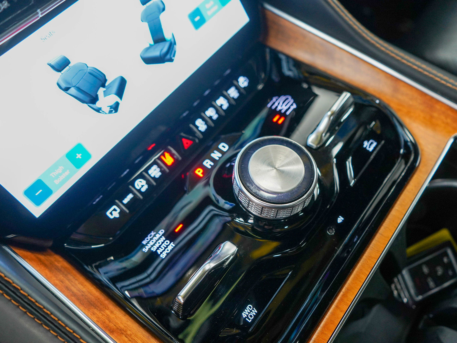 Used 2024 Jeep Grand Wagoneer L Series III image 32