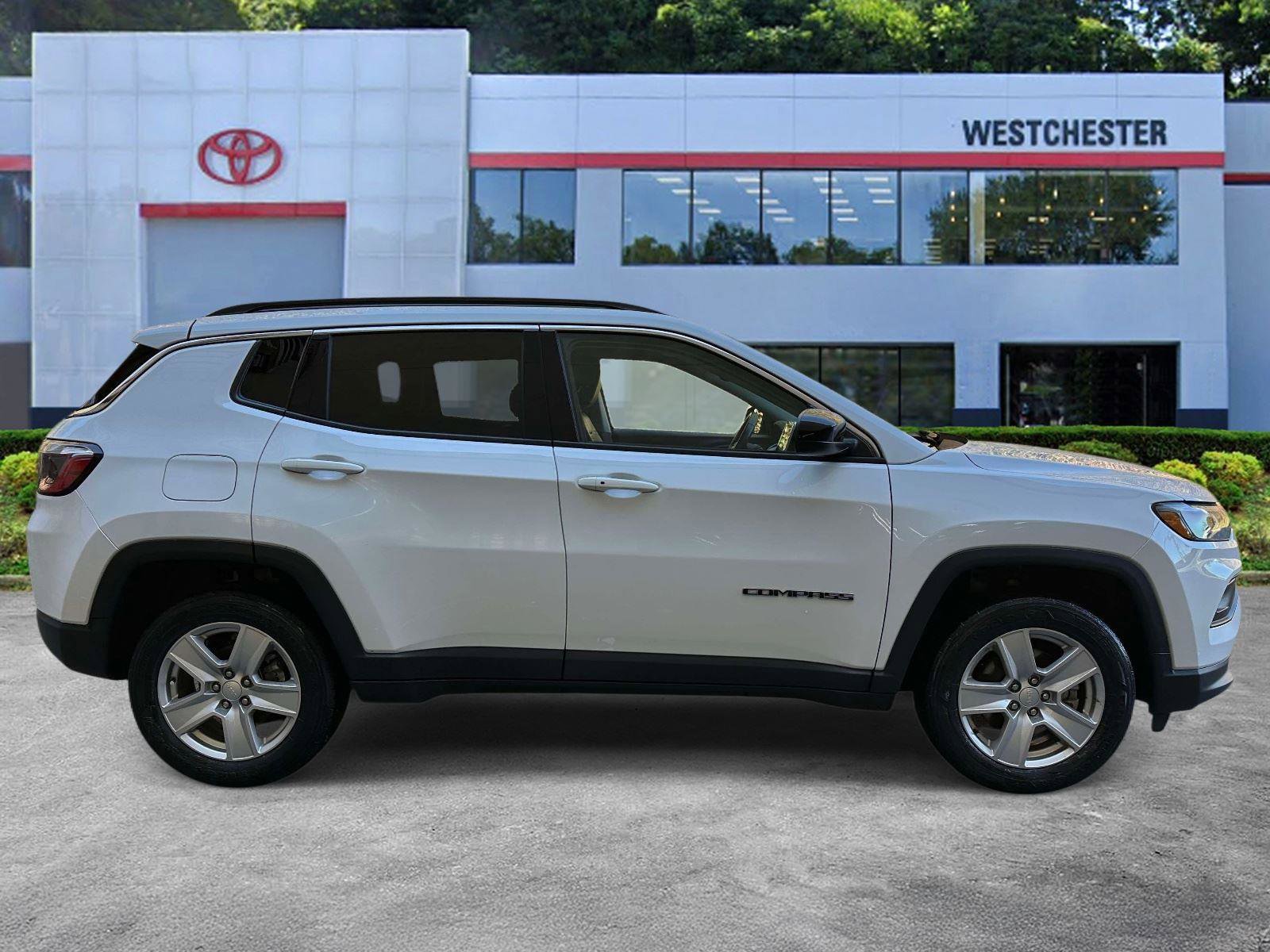 Used 2022 Jeep Compass Latitude w/ Convenience Group image 2