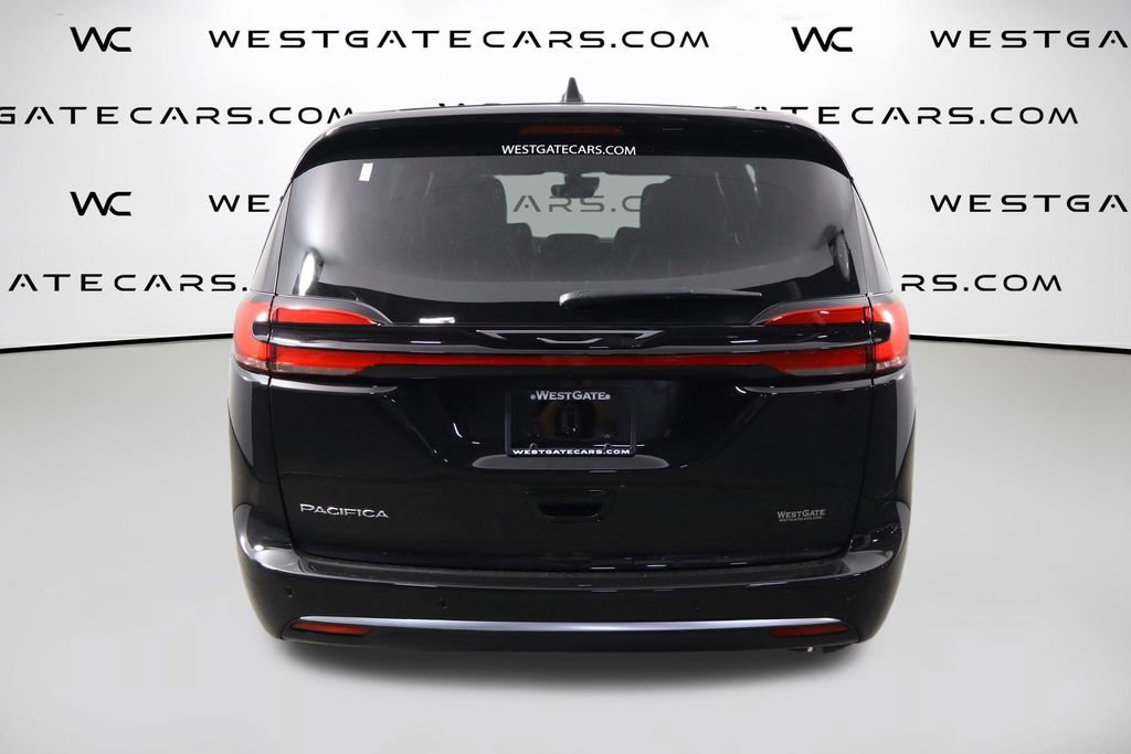 New 2027 Chrysler Pacifica Select FWD image 4