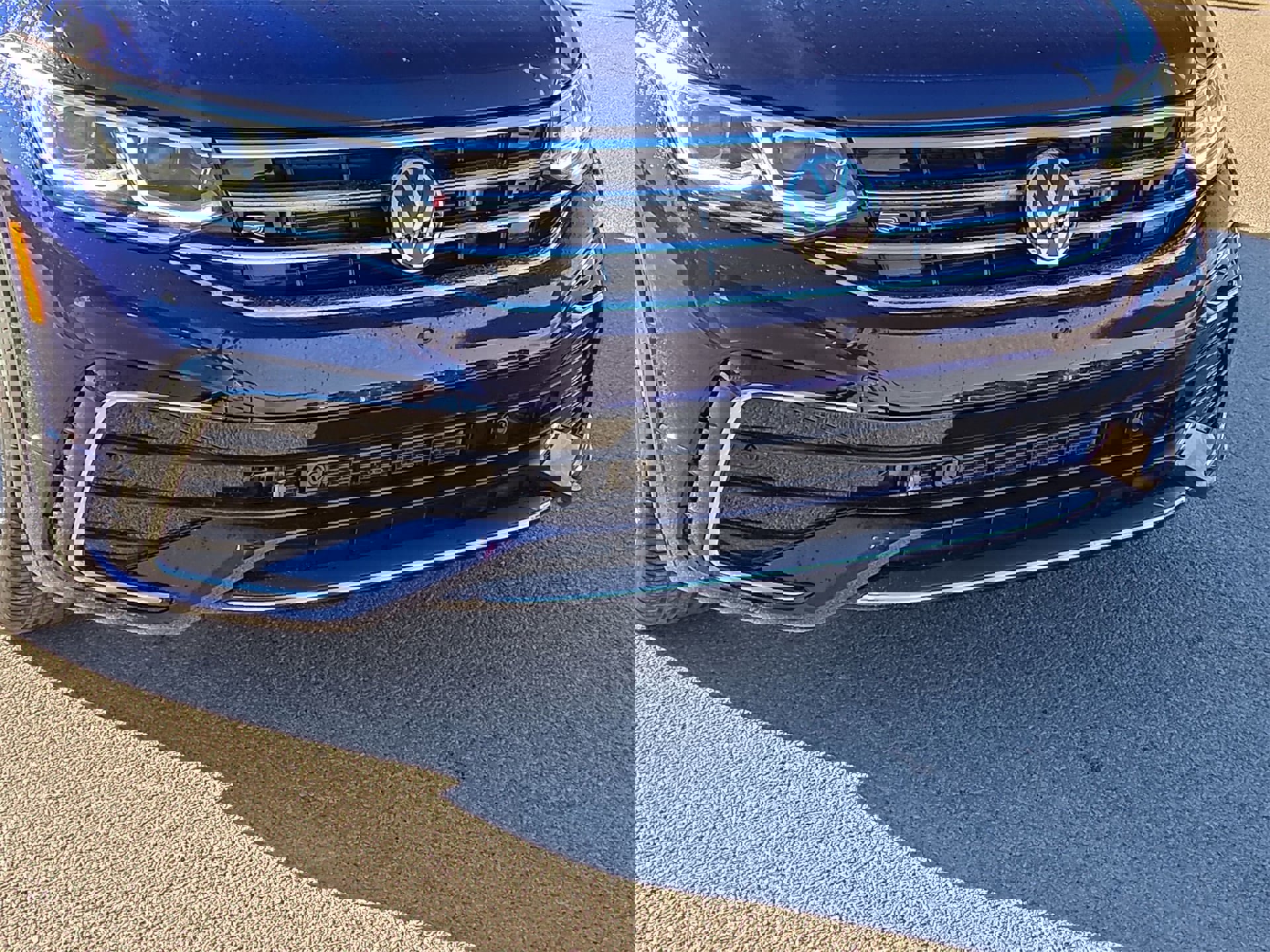 Used 2024 Volkswagen Tiguan SEL R-Line w/ MDO Package, Two-Row image 10