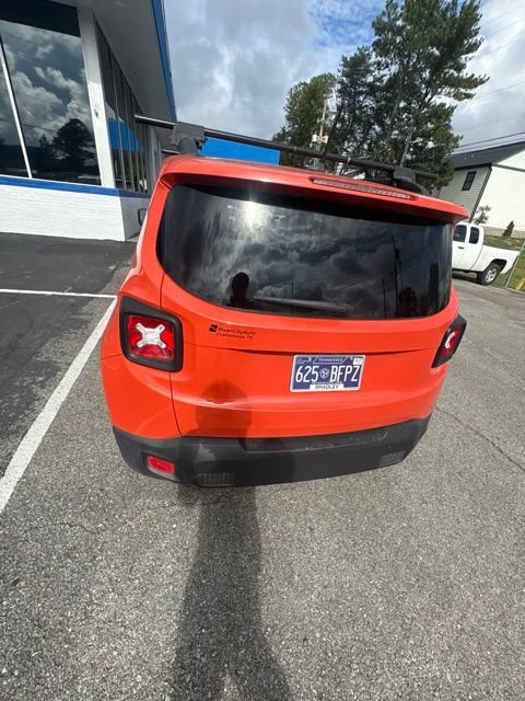 Used 2016 Jeep Renegade Latitude FWD image 35