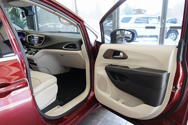 Used 2021 Chrysler Voyager Lxi image 35