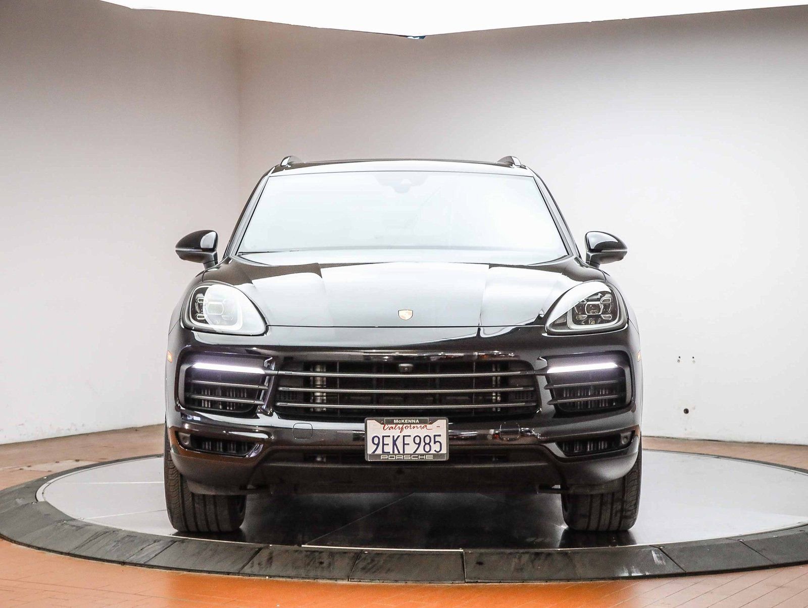 Certified 2023 Porsche Cayenne Platinum Edition image 13