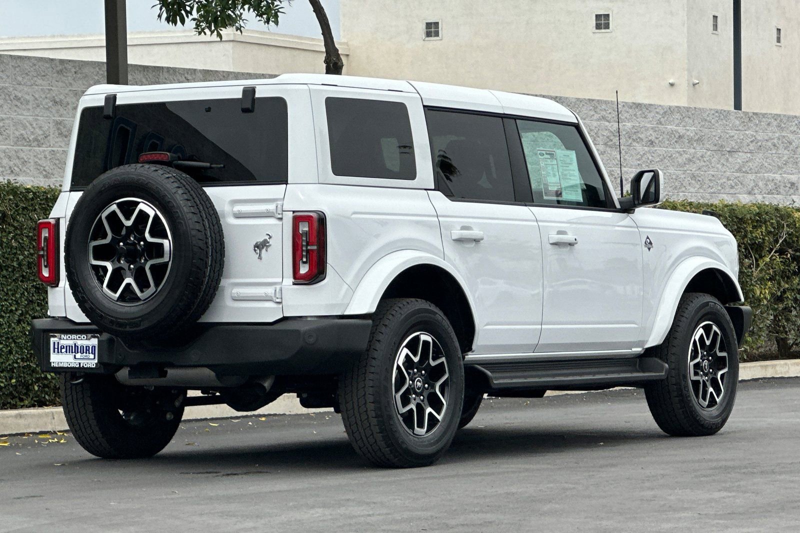 Used 2025 Ford Bronco Outer Banks image 4