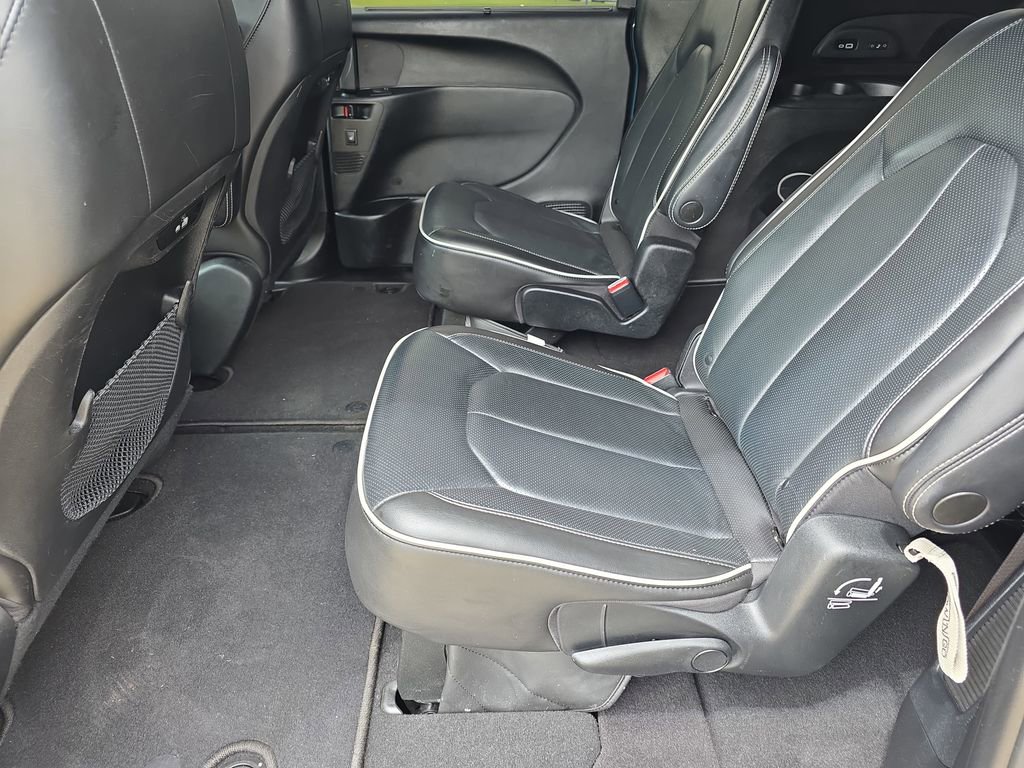 Used 2022 Chrysler Pacifica Limited w/ S Appearance Package FWD image 15