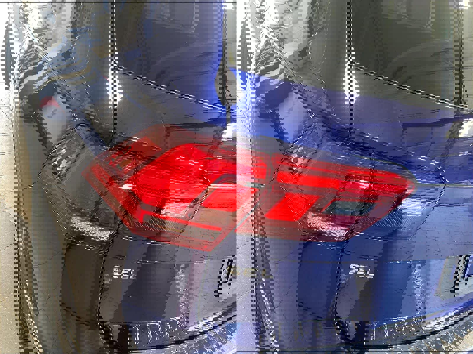 Used 2022 Volkswagen Tiguan SEL R-Line AWD/4WD image 33