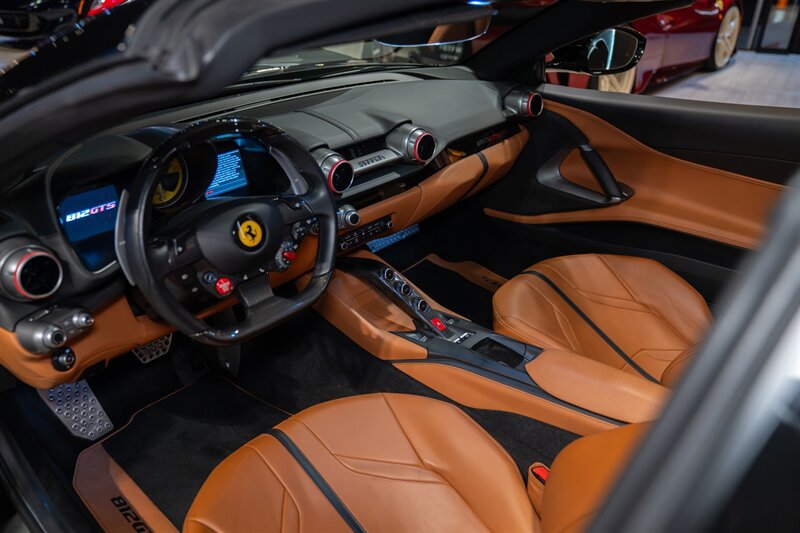Used 2021 Ferrari 812 GTS RWD image 9