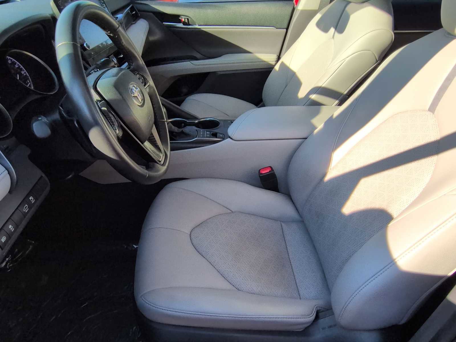 Used 2022 Toyota Camry XSE image 10