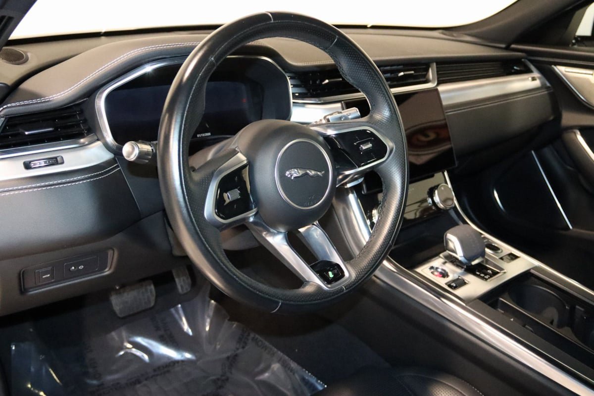 Used 2021 Jaguar XF R-Dynamic SE image 38