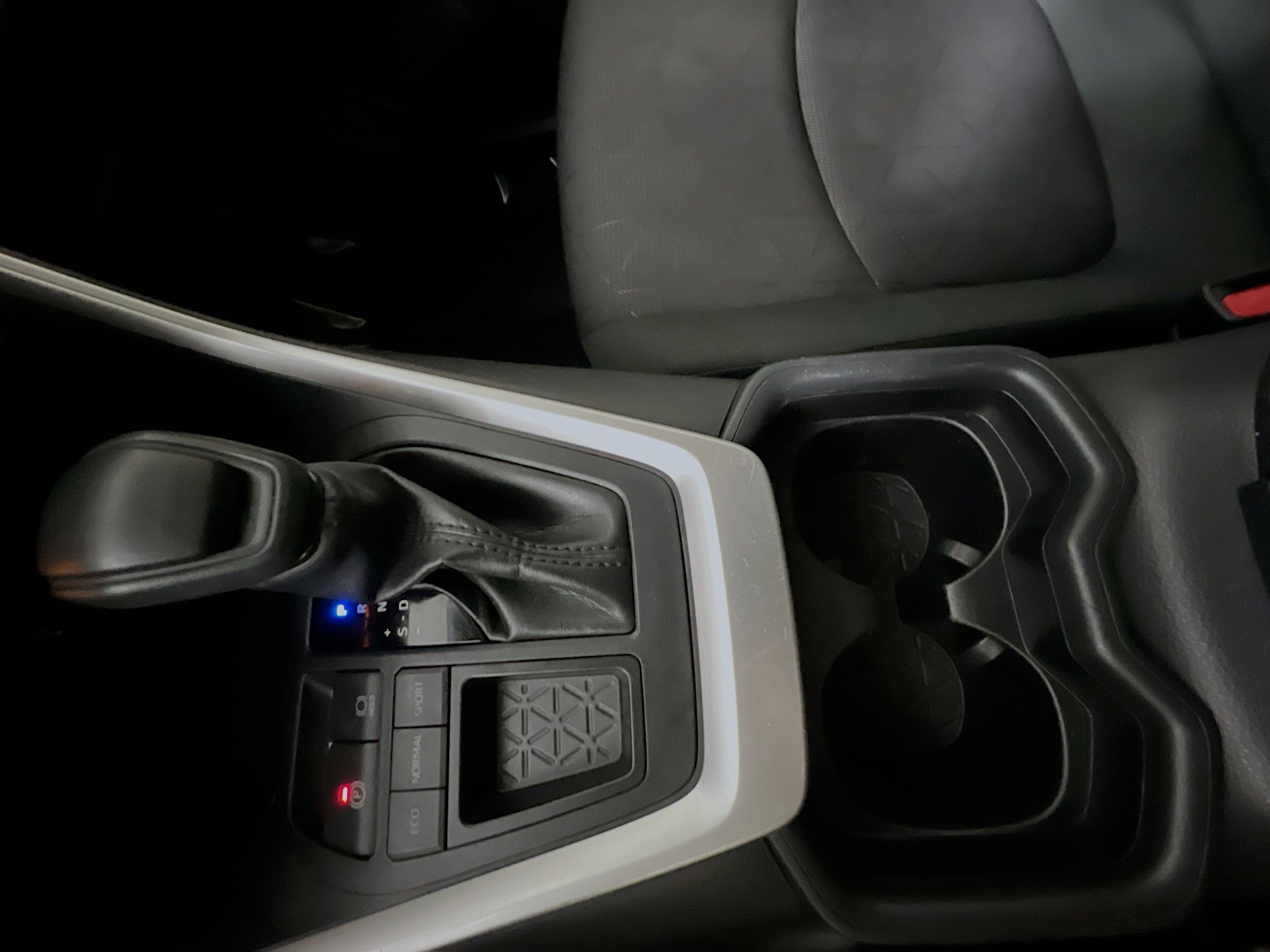 Used 2020 Toyota RAV4 XLE w/ Convenience Package image 25