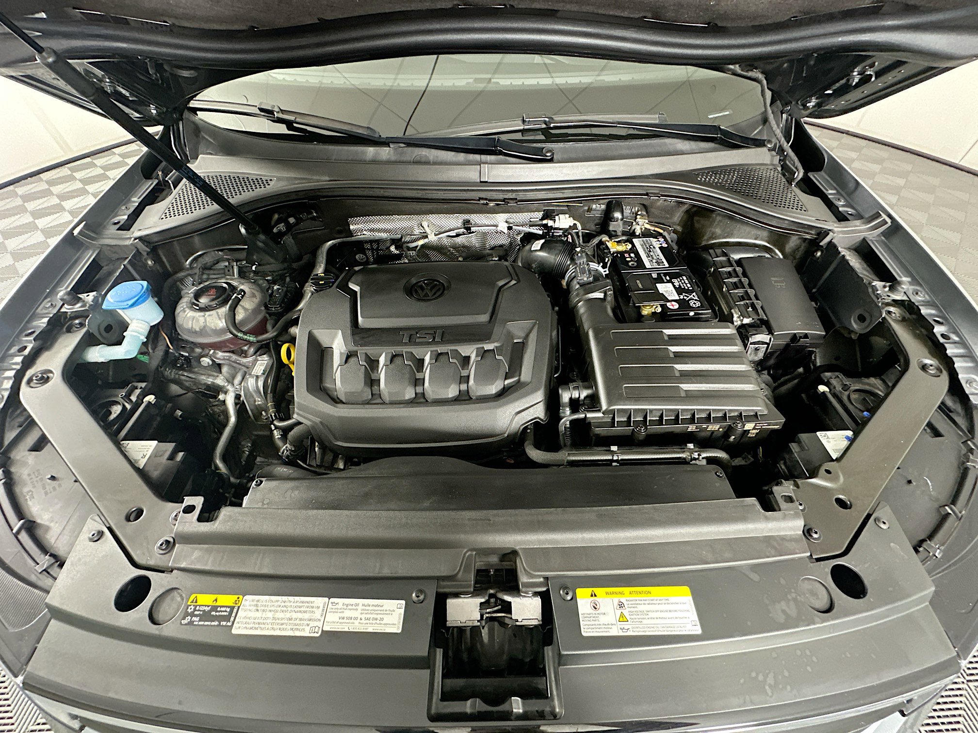 Used 2022 Volkswagen Tiguan SE R-Line image 35