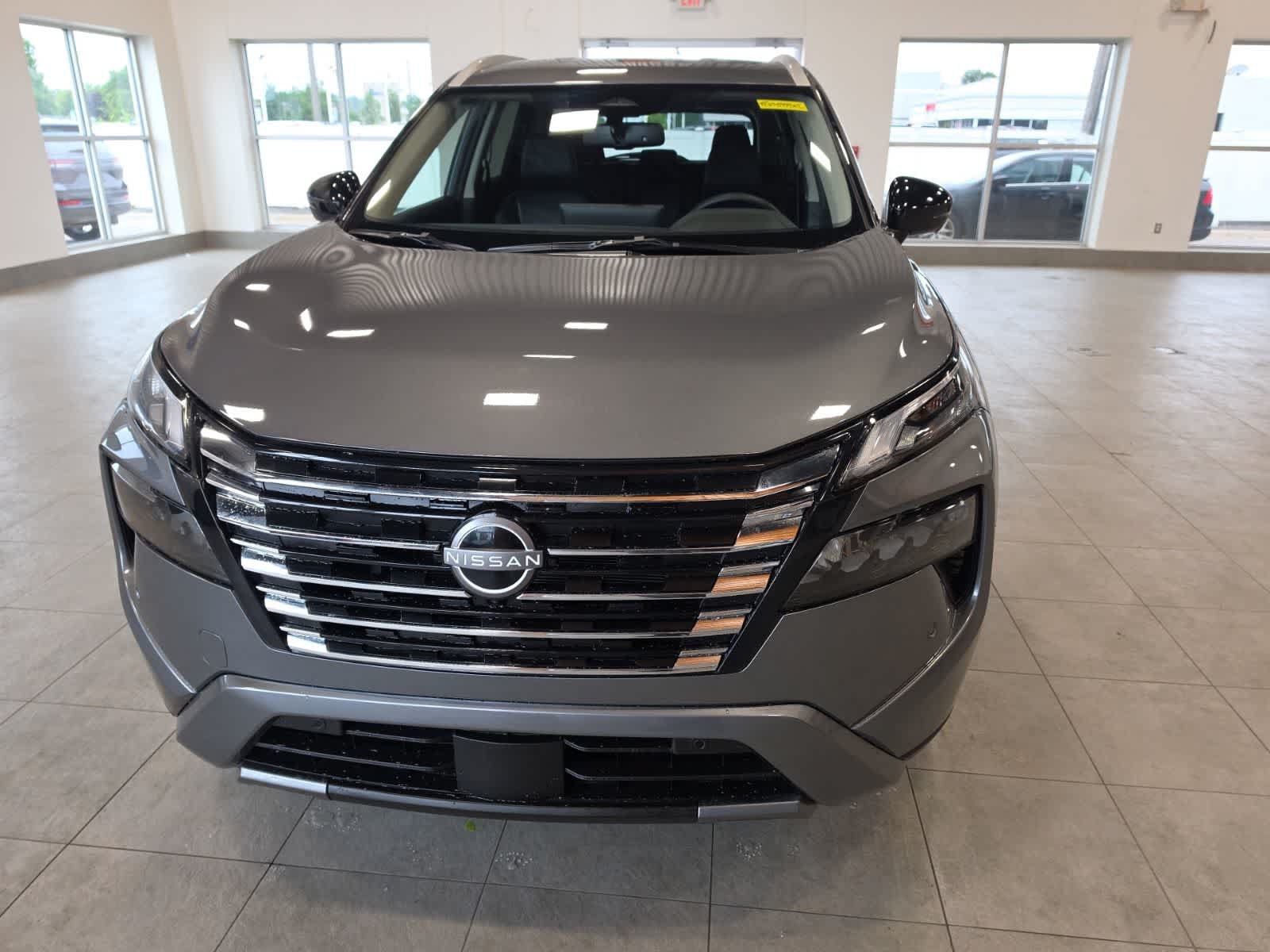 Used 2026 Nissan Rogue SL AWD/4WD image 3