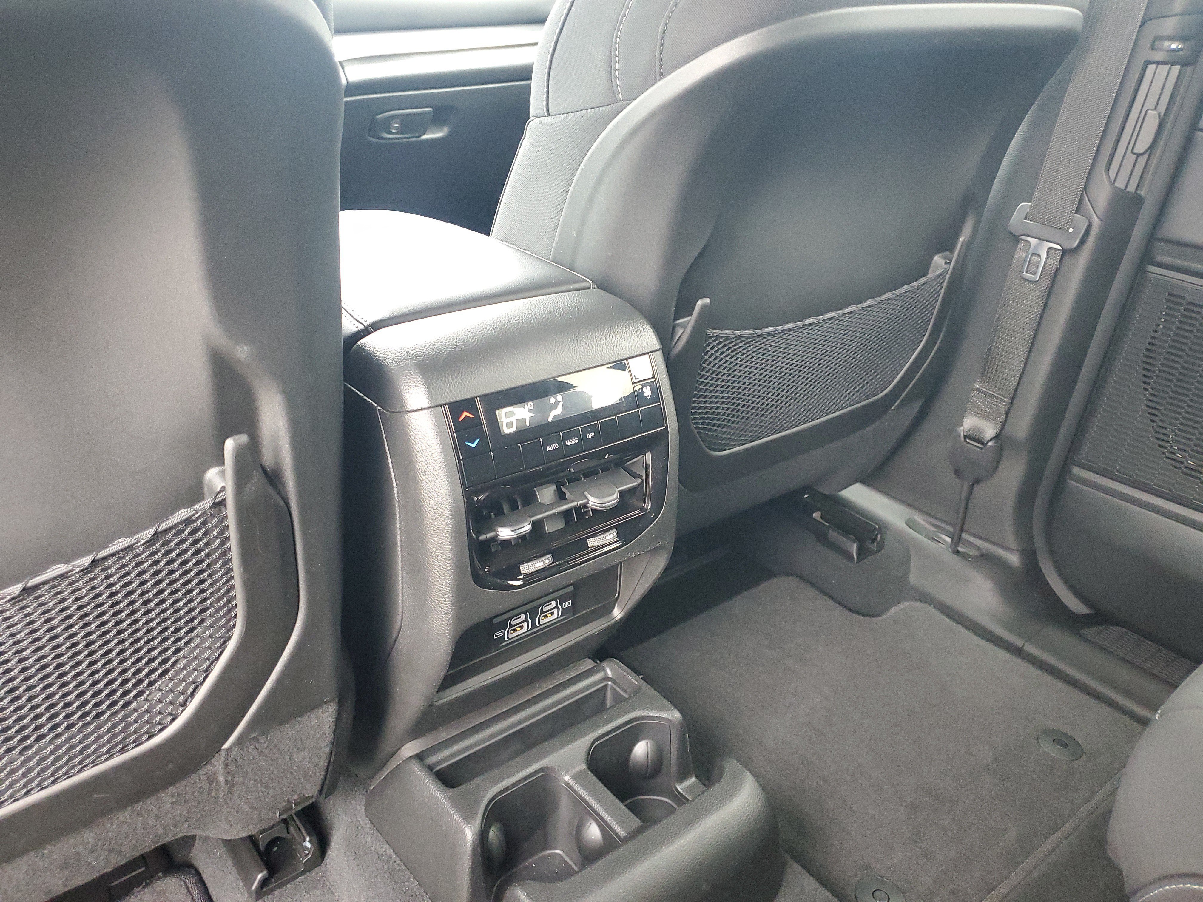 Used 2024 Jeep Grand Cherokee L Laredo RWD image 13