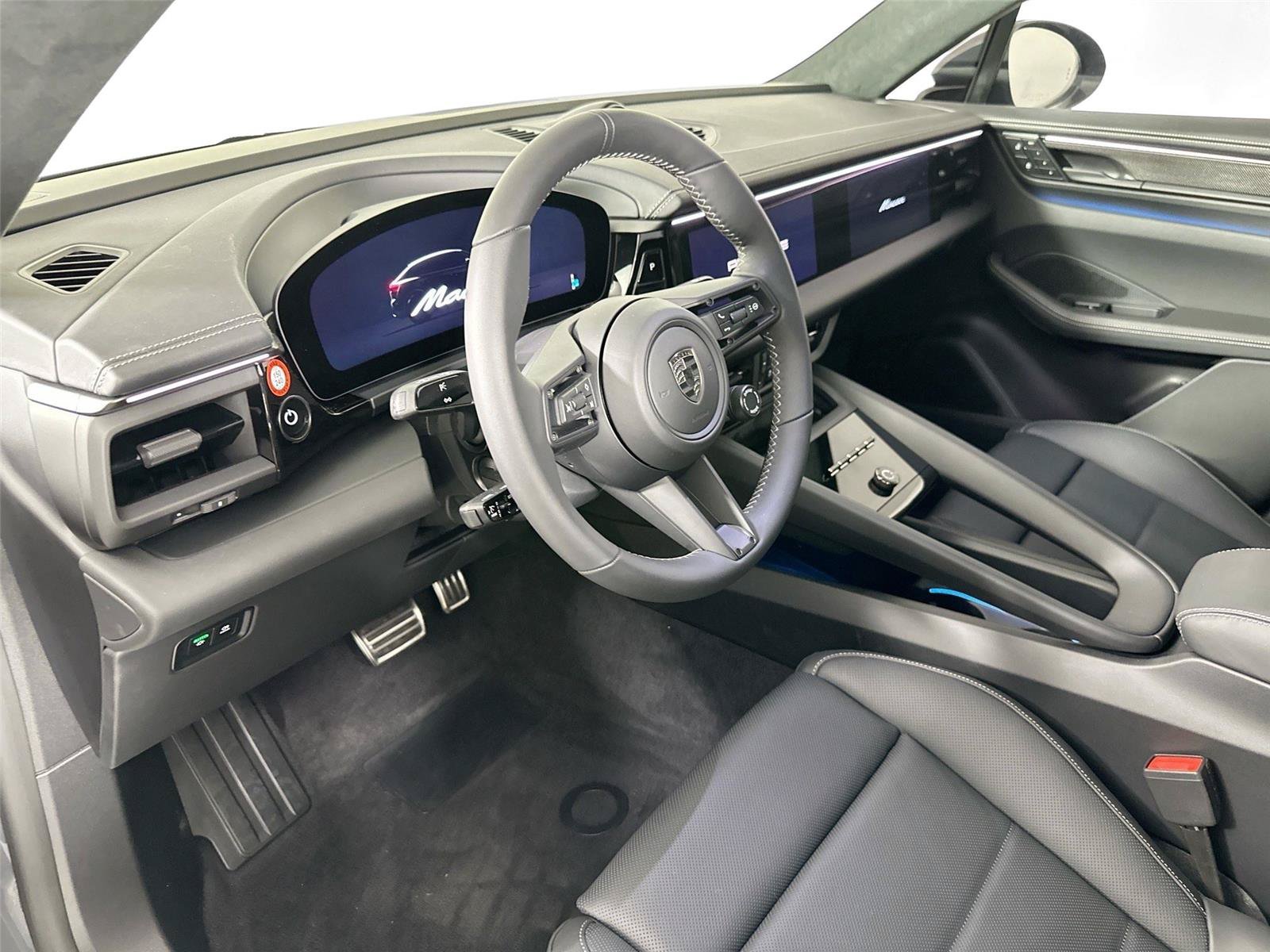 Certified 2025 Porsche Macan Turbo Electric AWD/4WD image 4