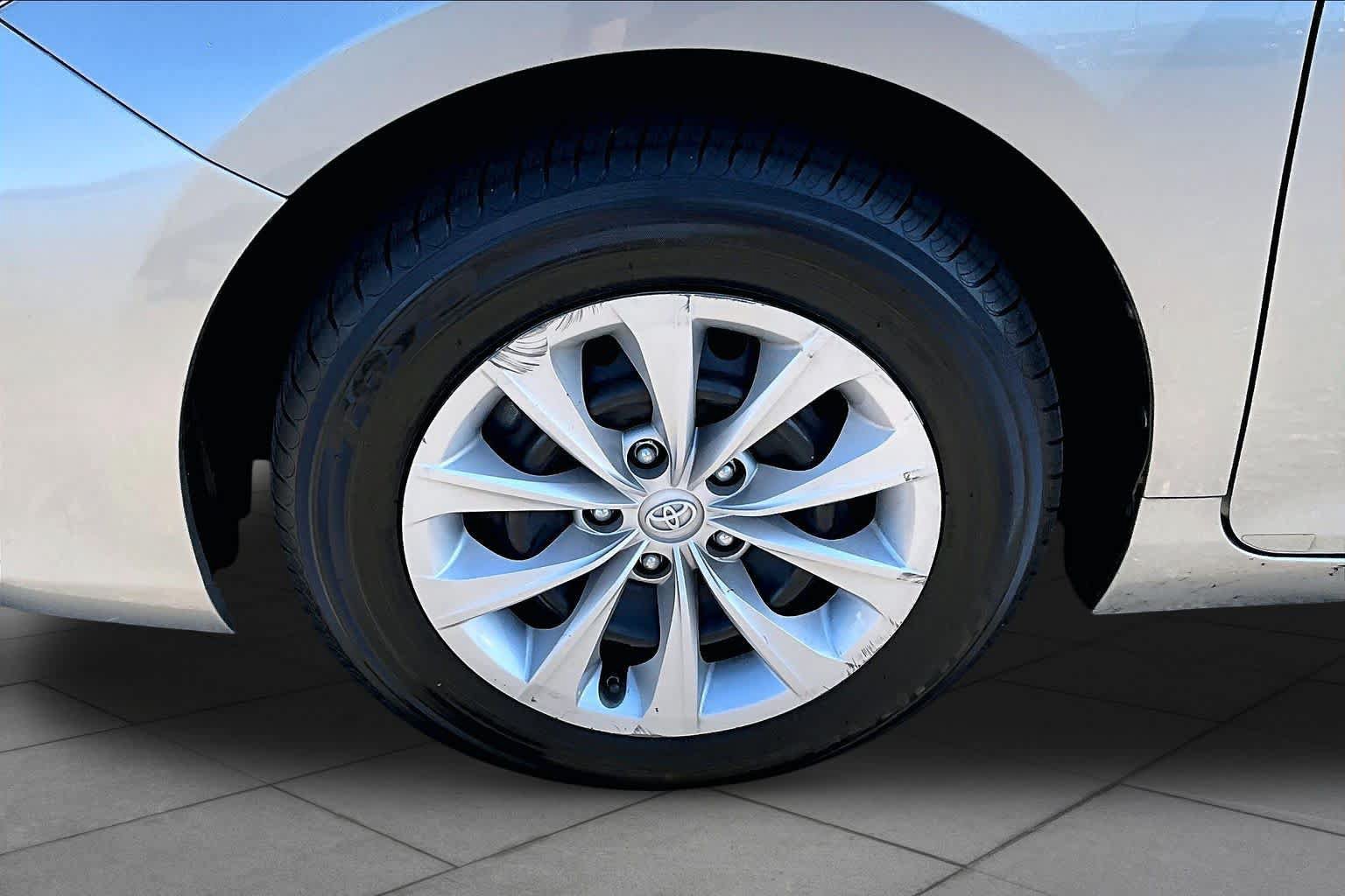 Used 2015 Toyota Camry LE FWD image 10