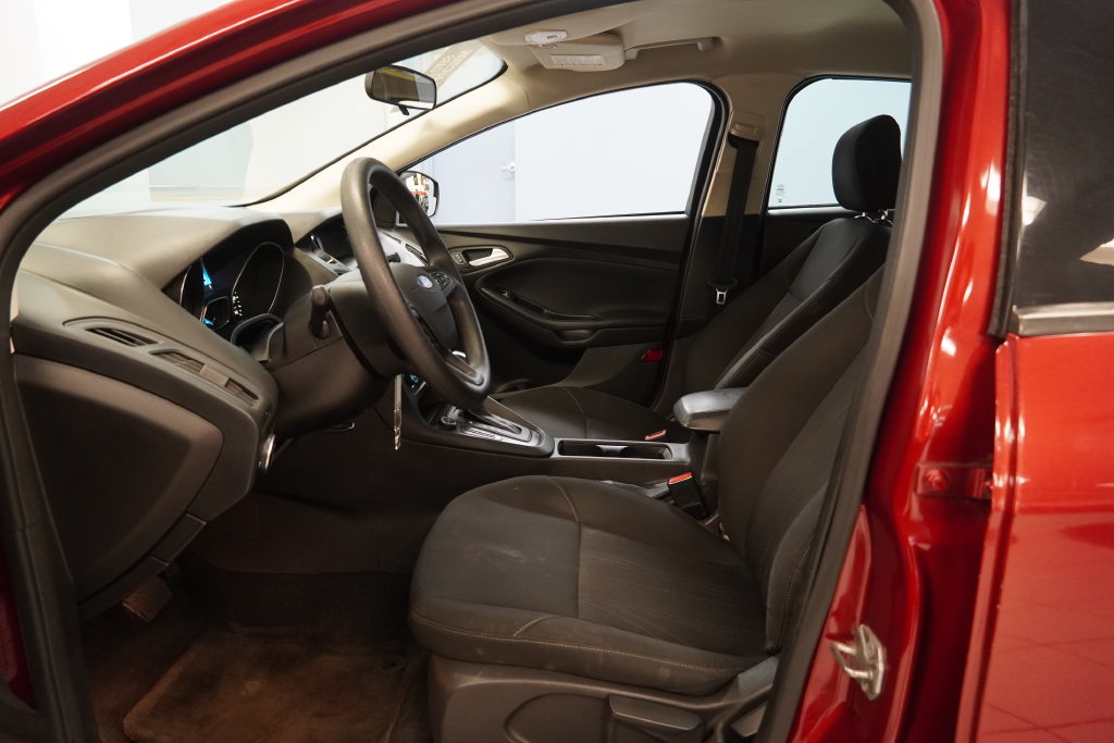 Used 2015 Ford Focus SE FWD image 5