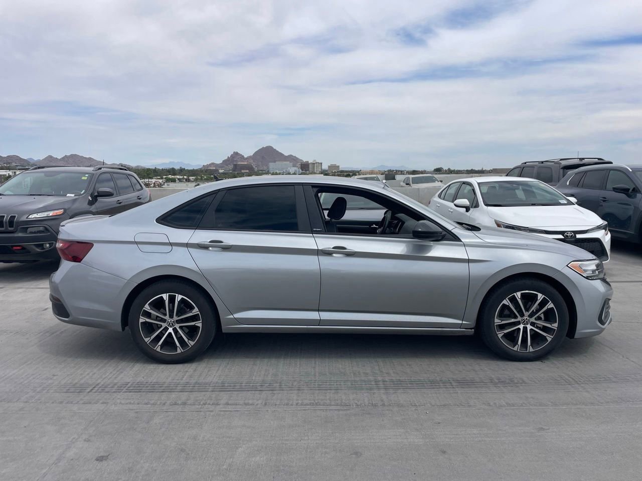 Used 2023 Volkswagen Jetta Sport image 3