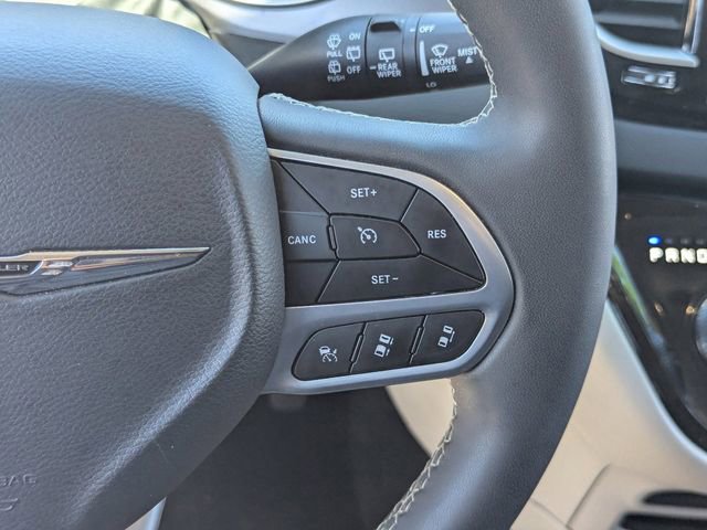Used 2024 Chrysler Pacifica Touring-L FWD image 24
