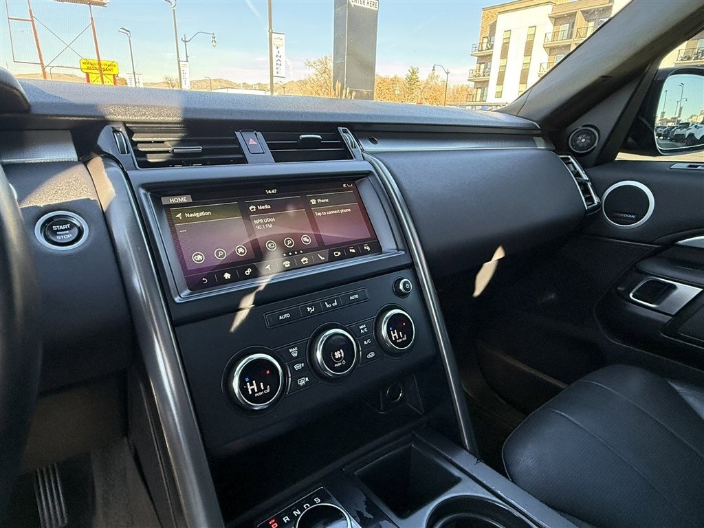Used 2020 Land Rover Discovery Landmark image 25
