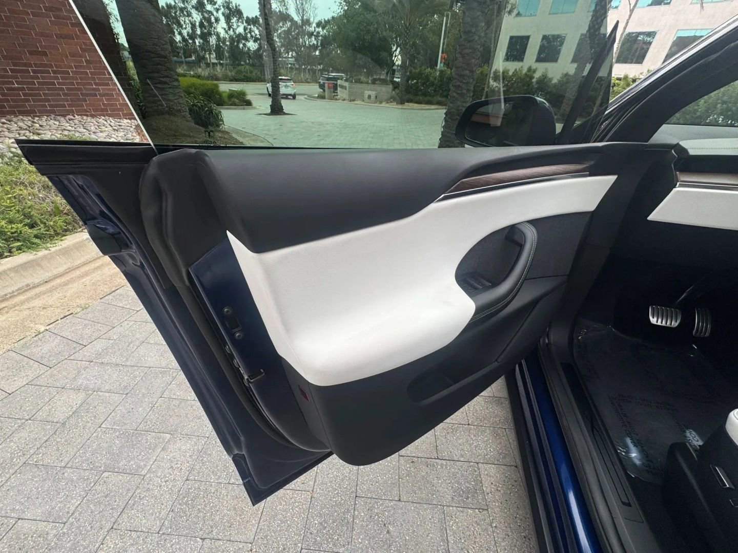 Used 2021 Tesla Model X Long Range image 16