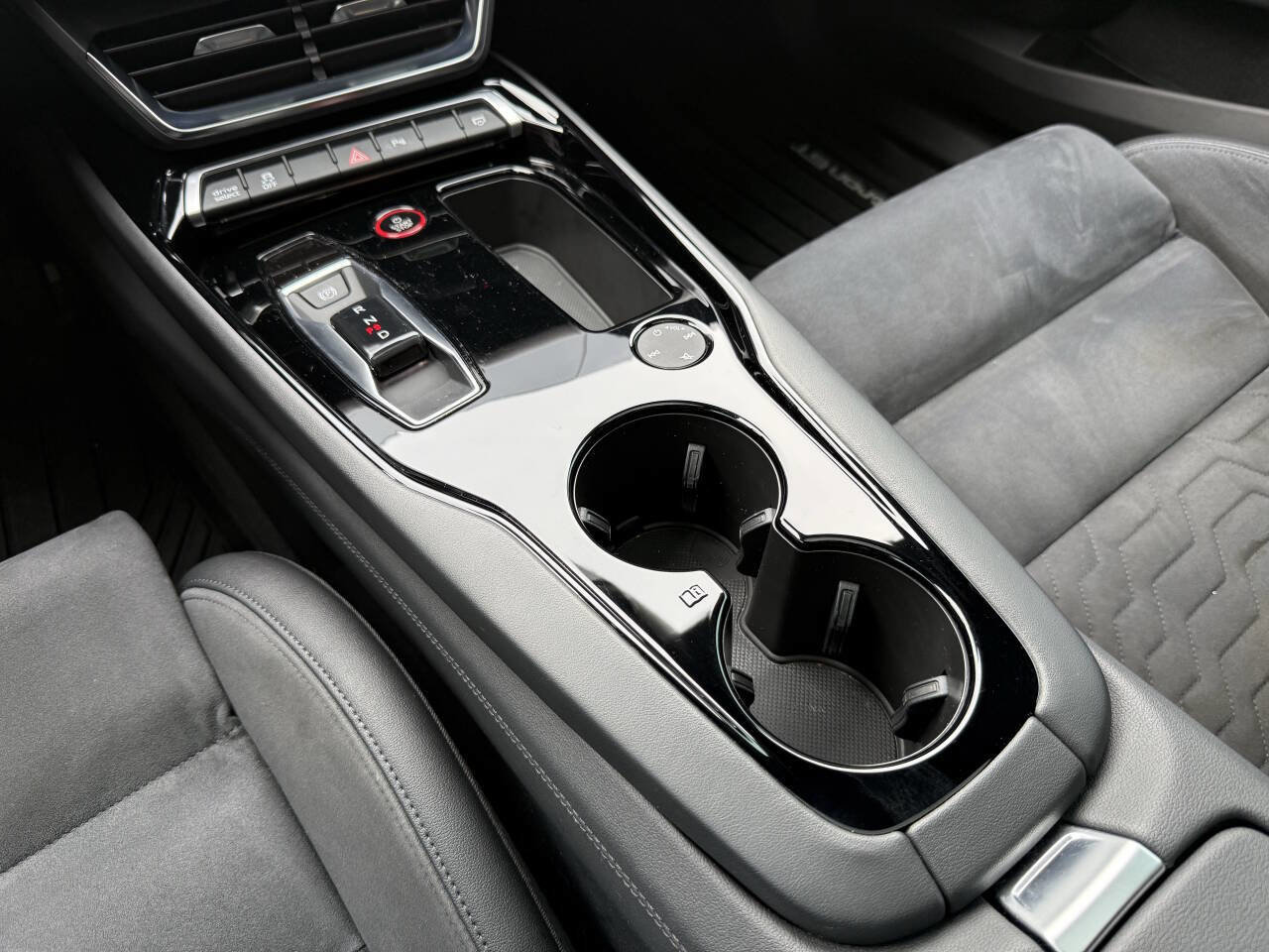 Used 2022 Audi e-tron GT Premium Plus image 25