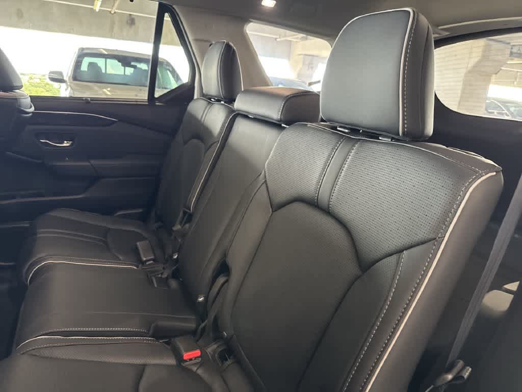 Used 2025 Honda Pilot Elite image 21