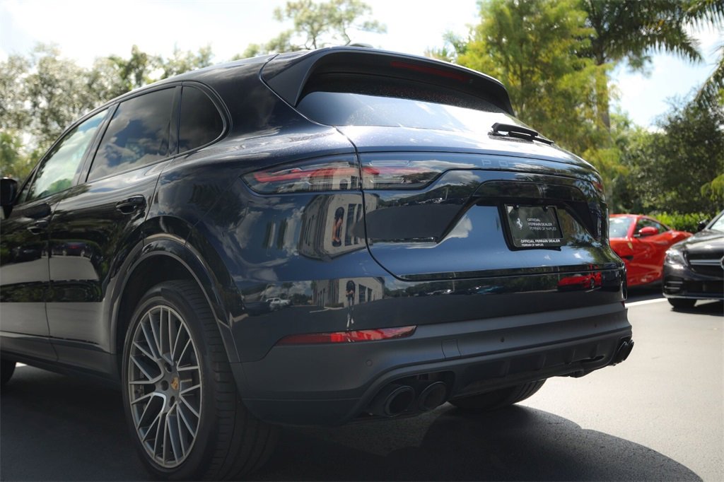 Used 2022 Porsche Cayenne Platinum Edition image 14