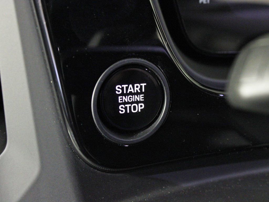 Certified 2025 Porsche Cayenne Coupe image 20