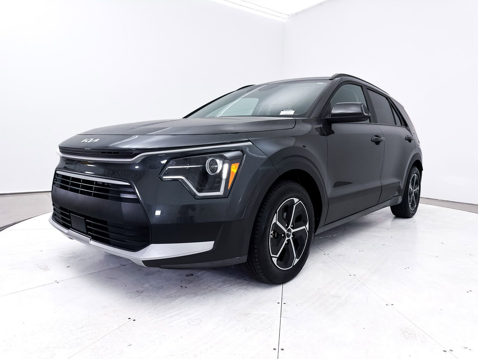 Certified 2025 Kia Niro EX image 14