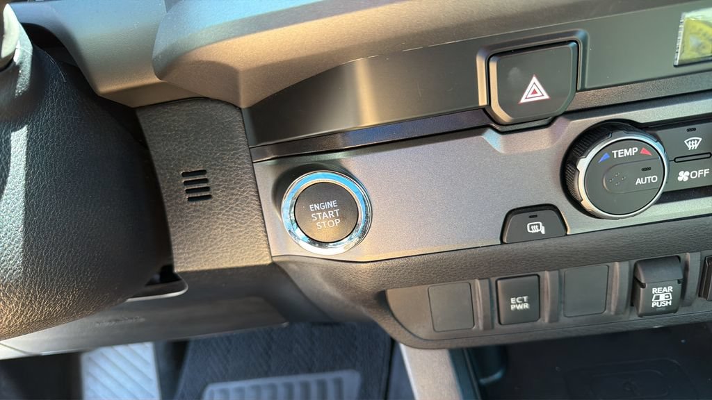 Used 2022 Toyota Tacoma TRD Off-Road RWD image 21