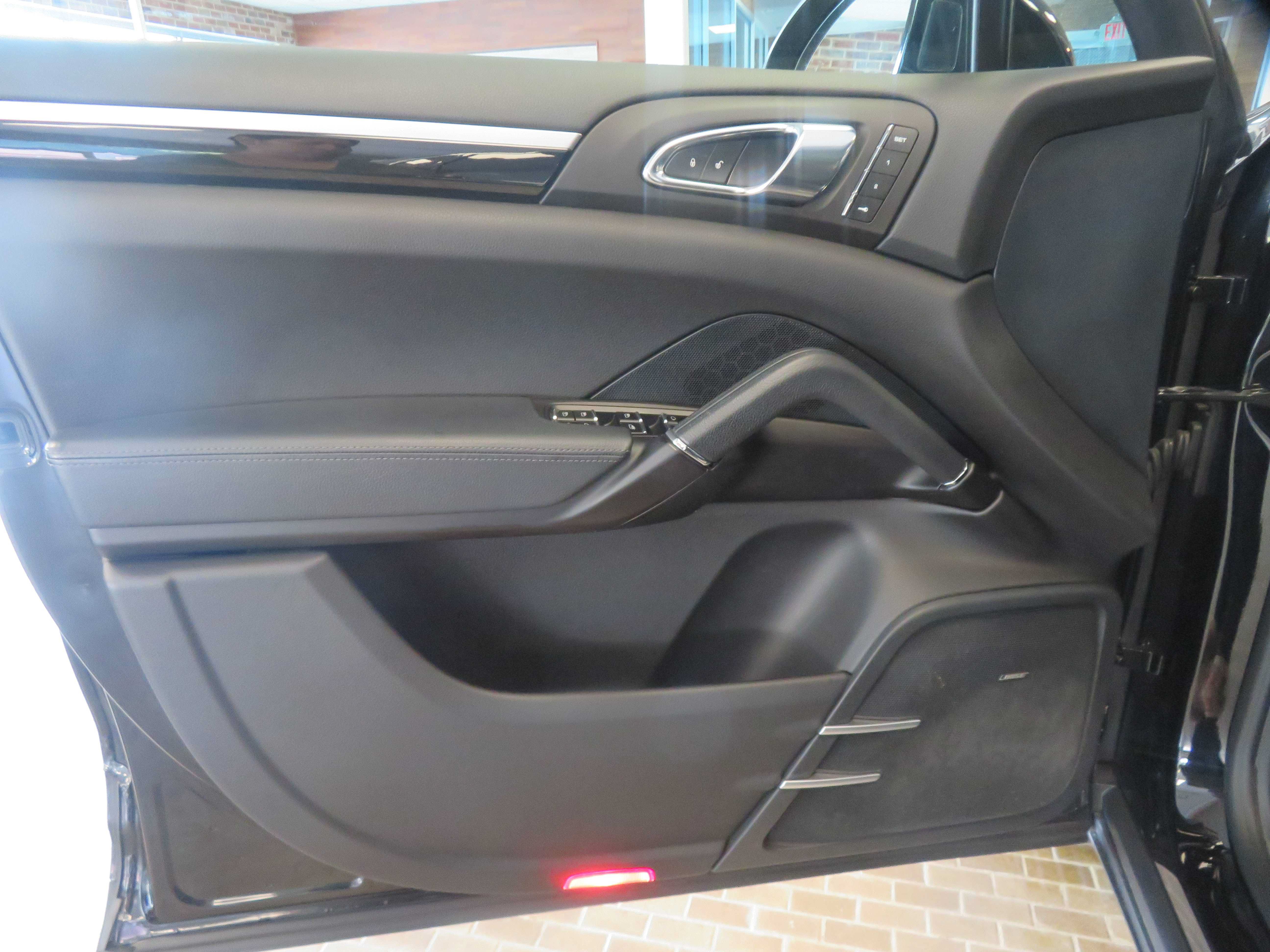 Used 2016 Porsche Cayenne AWD/4WD image 13