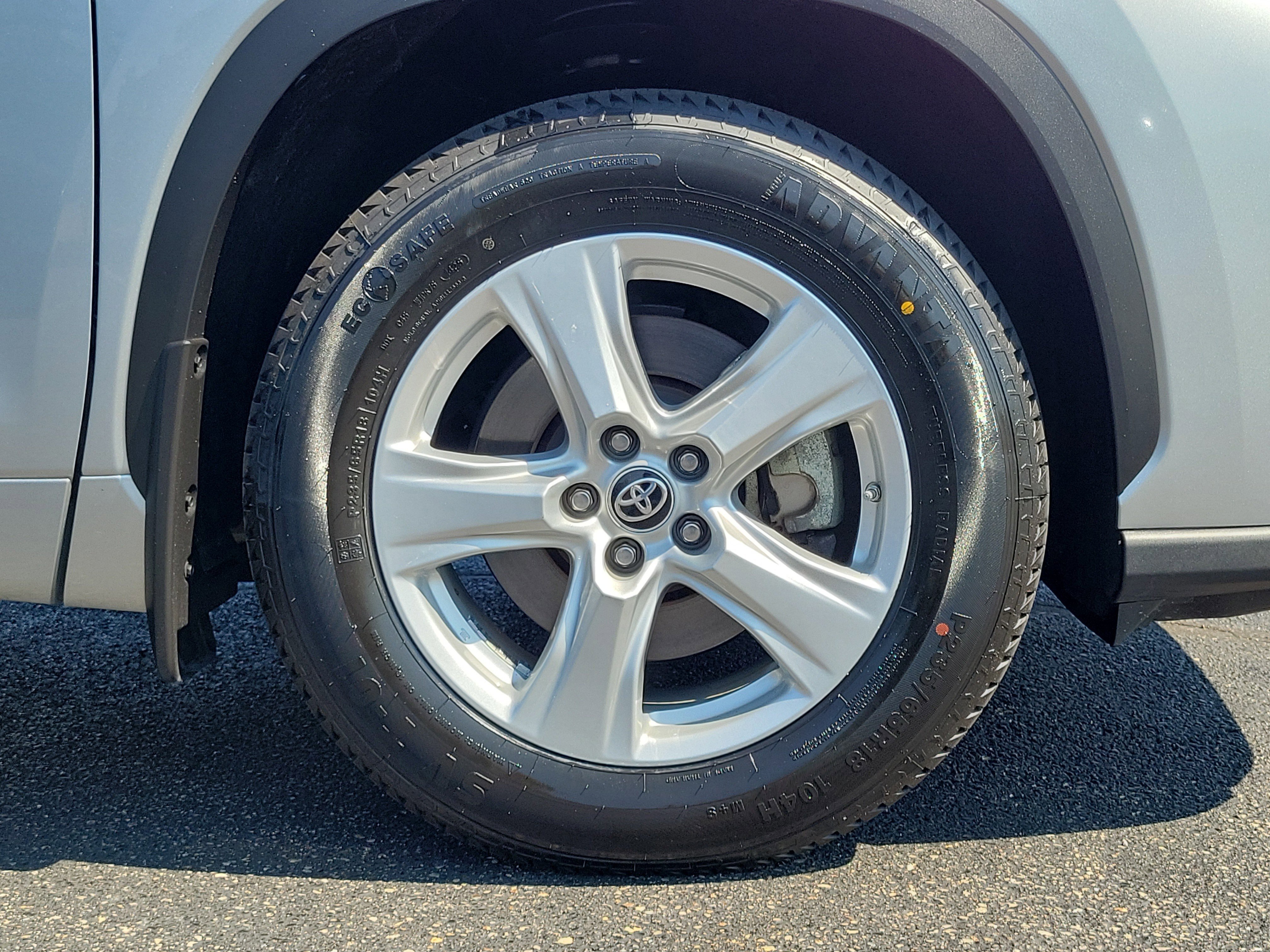 Used 2024 Toyota Highlander LE image 5