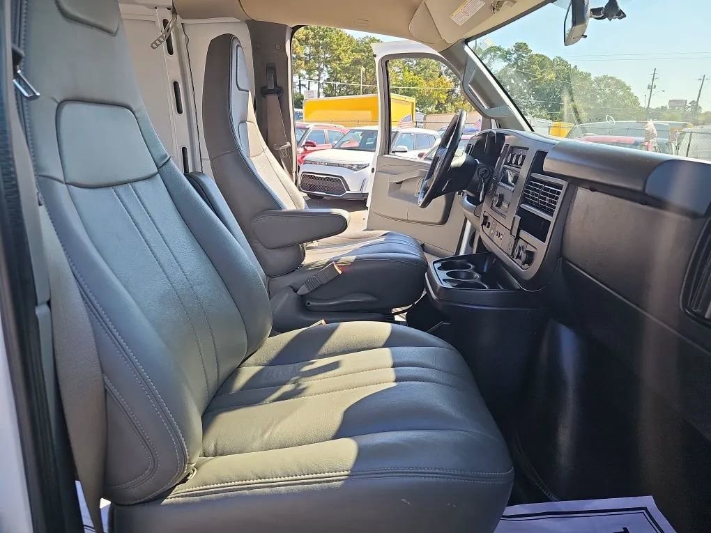 Used 2023 GMC Savana 2500 w/ Driver Convenience Package image 16
