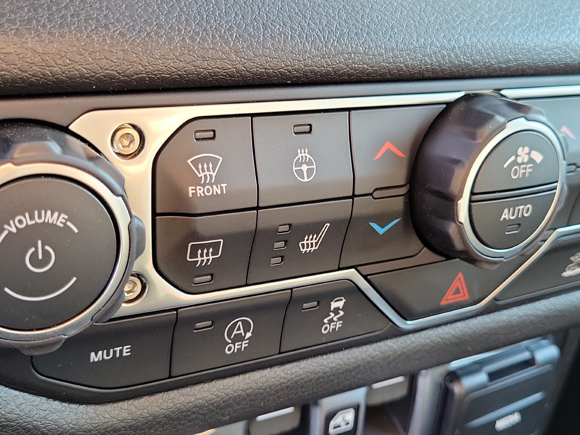 New 2026 Jeep Gladiator Sport AWD/4WD image 9