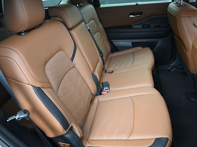 Used 2025 Nissan Pathfinder Platinum w/ Cargo Package AWD/4WD image 24