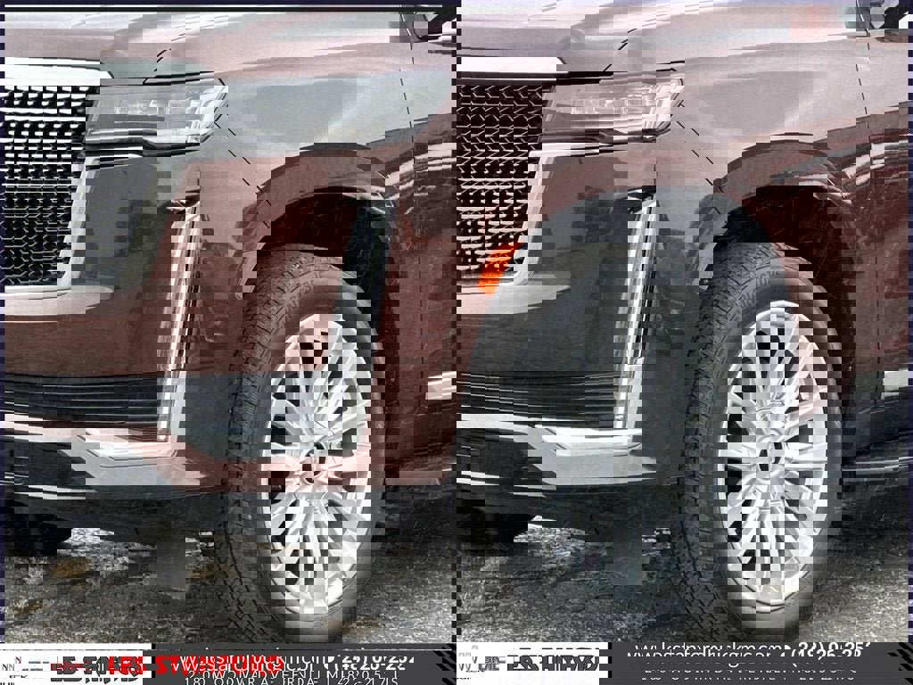 Used 2023 Cadillac Escalade Luxury w/ LPO, Illumination Package image 9