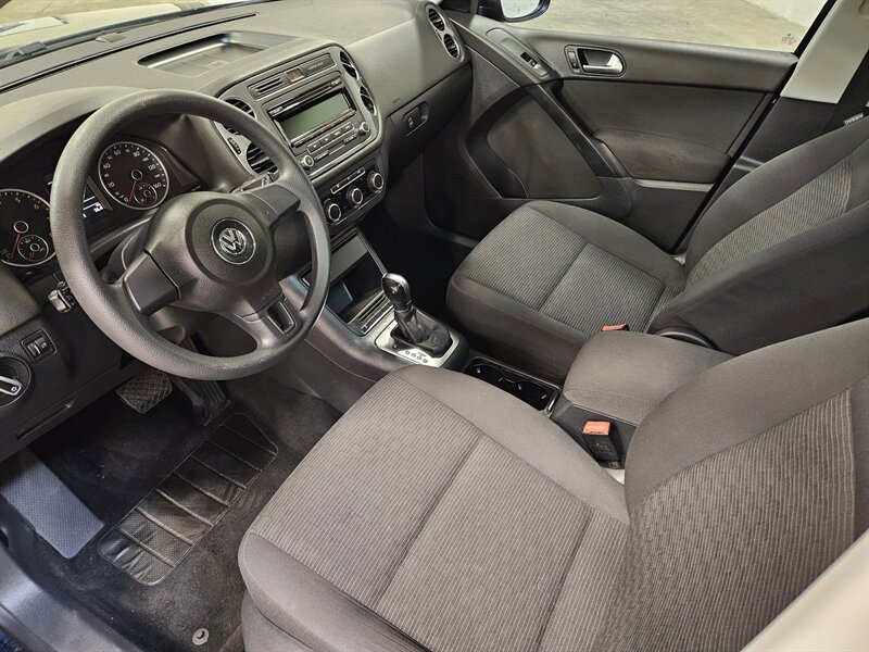 Used 2012 Volkswagen Tiguan LE FWD image 20