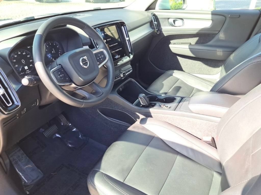 Used 2021 Volvo XC40 T5 Momentum w/ Climate Package AWD/4WD image 13